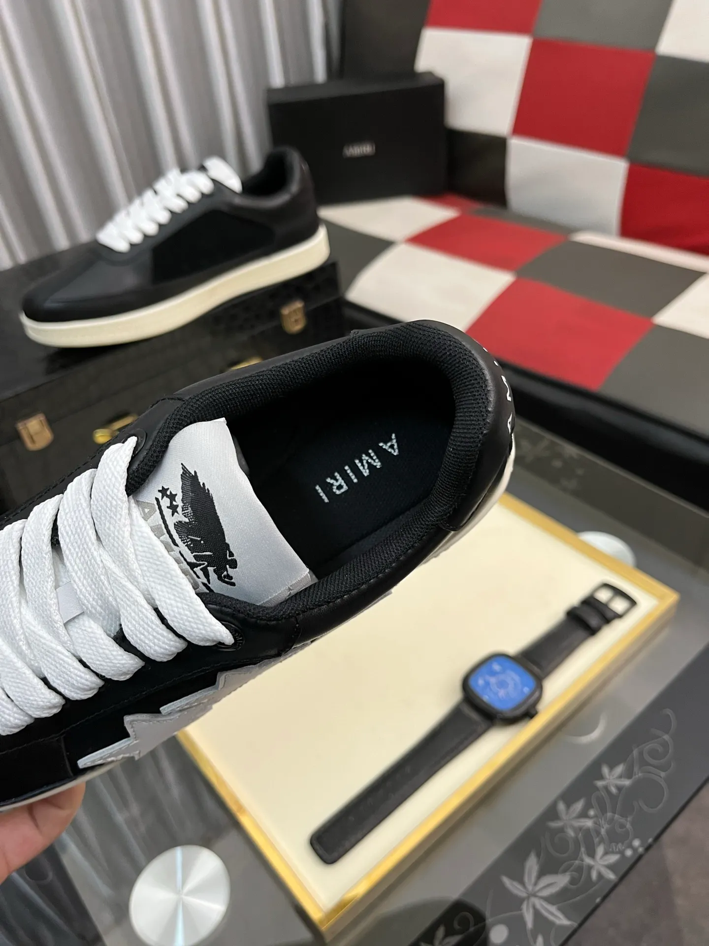 Men's shoes 💰420⌚️⌚️《AMIR*》New men's low-top casual sports sneakers bone shoes, another pair of irresistible bone shoes. Bone shoes are one of AMIRI's most popular items. They use first-layer cowhide uppers. The side bones are made of two cowhide laminations. They have a three-dimensional feel. The leather incisions are all oil-edged. Contrasting color design. Simple style. Fashionable sports. Customized metal LOGO nameplate to embellish shoelaces. Exclusive control of top version. Supports comparison. Breathable mesh lining Original rubber outsole A must-have item for daily leisure Suitable for various occasions Check it out if you pursue high quality Super cool uppers Size: 38-446️⃣ Colors available